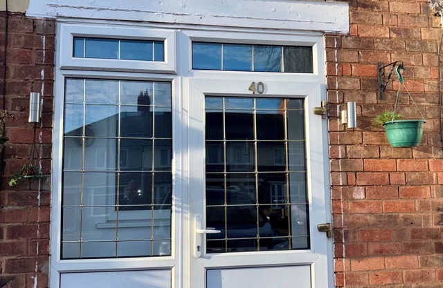 4 Bed House-Sleeps 8-Free Parking