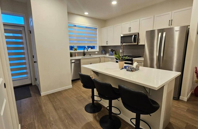 4 Bed room 3 Bathrooms home to stay in Chestermere, Alberta, Canada