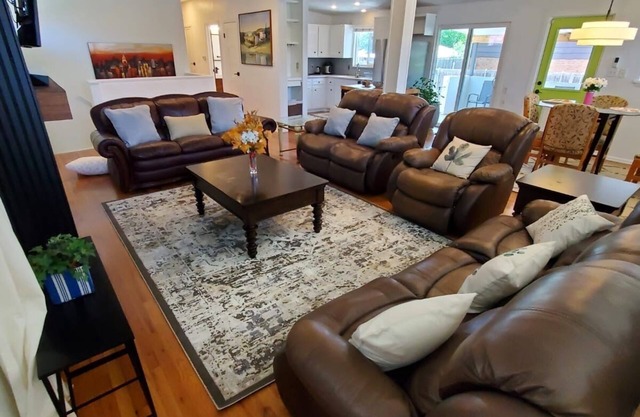 4-bedroom 5 beds house with WiFi, AC and wheelchair accessible in Denver