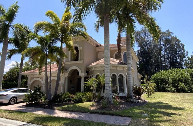 4 bedroom, 6 bath, 10 min from Siesta Beach