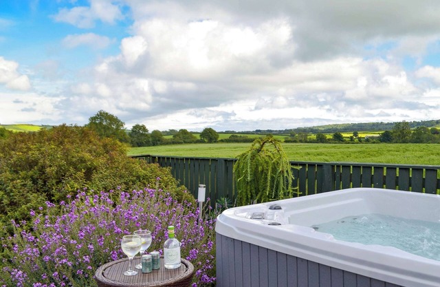 4 bedroom accommodation in St Florence