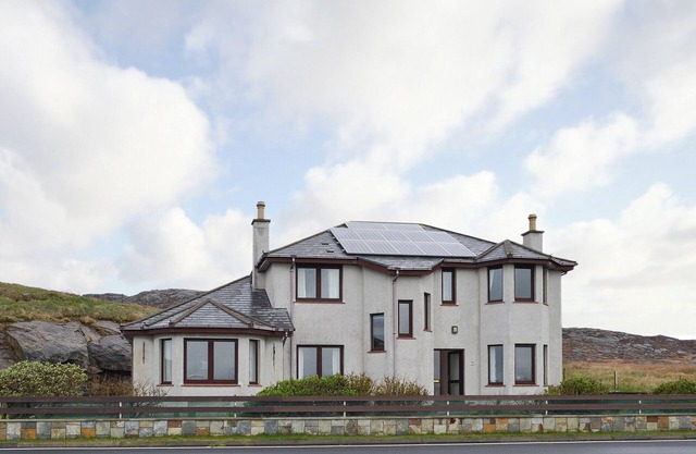 4 bedroom accommodation in East Kilbride, near Lochboisdale, South Uist