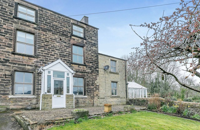 4 bedroom accommodation in Bakewell
