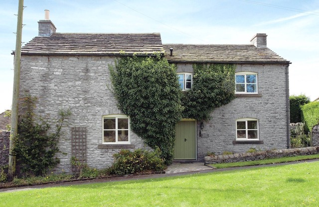 4 bedroom accommodation in Sheldon, Bakewell