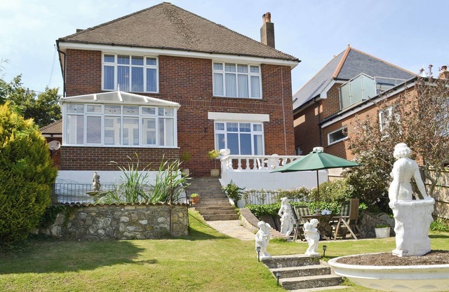 4 bedroom accommodation in Carisbrooke, near Newport