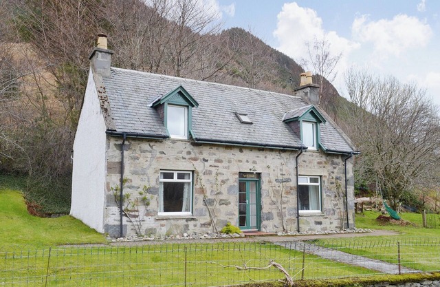 4 bedroom accommodation in Inverinate, near Kyle of Lochalsh