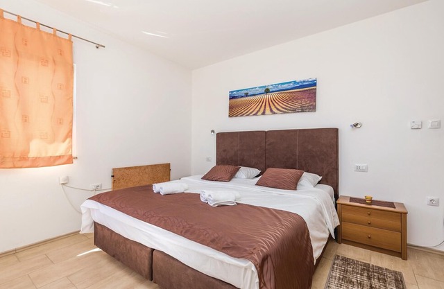 4 bedroom accommodation in Viskovo