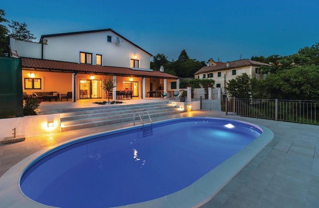 4 bedroom amazing home in Praputnjak