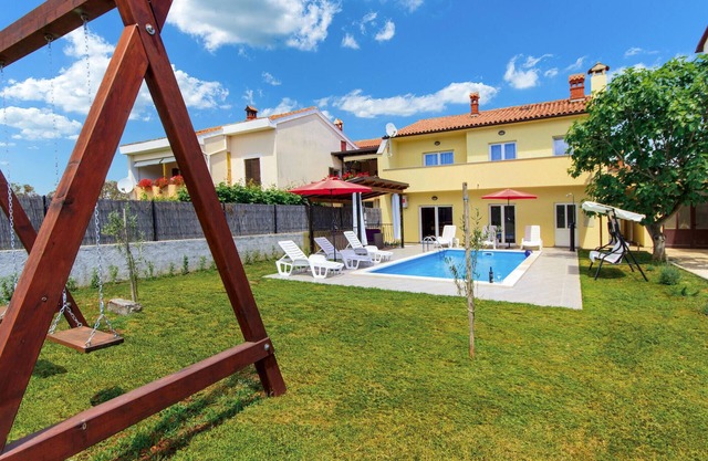 4 bedroom amazing home in Pula