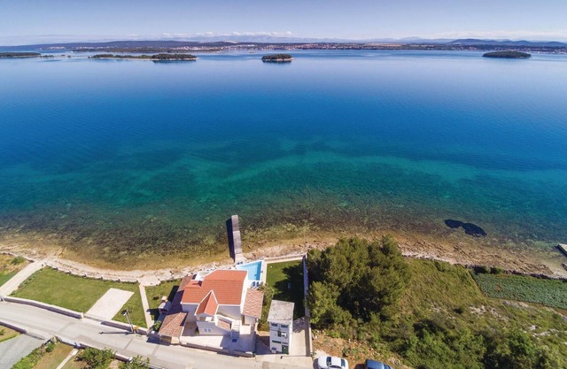 4 bedroom amazing home in Tkon