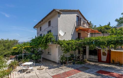 4 Bedroom Awesome Apartment In Sveti Juraj