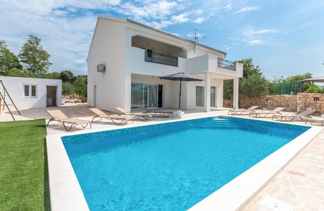 4 bedroom awesome home in Radasinovci