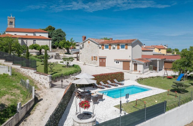 4 bedroom awesome home in Nova Vas