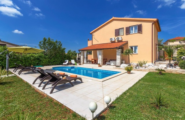 4 bedroom awesome home in Barban