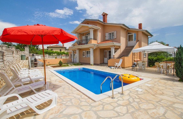 4 bedroom awesome home in Labin