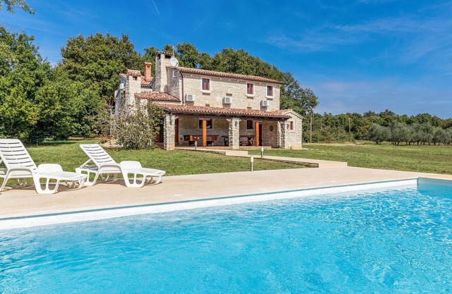 4 bedroom awesome home in Pula