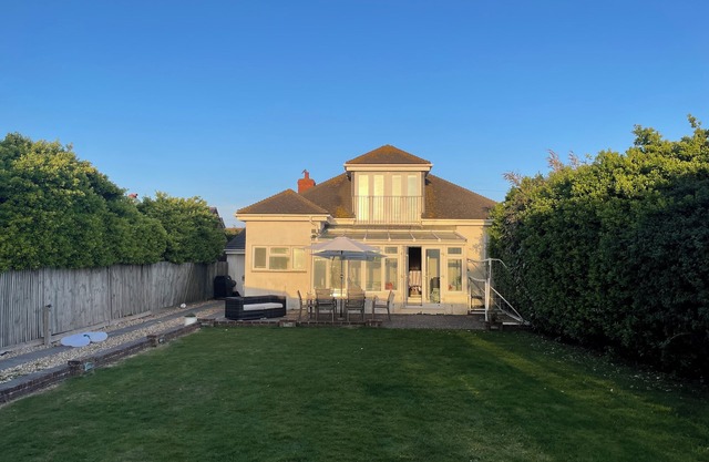 4 bedroom Beach House with spacious garden