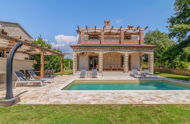 4 bedroom cozy home in Cabrunici