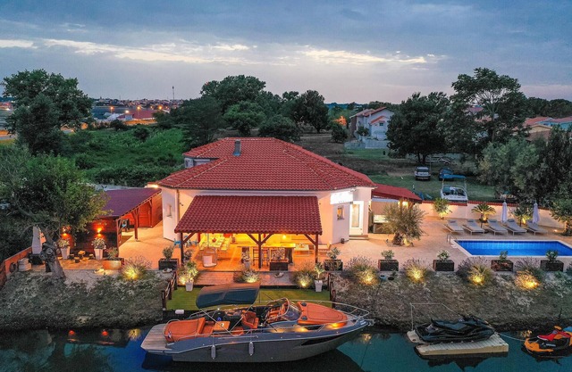 4 bedroom cozy home in Nin