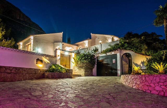 4 Bedroom Family Villa with Pool