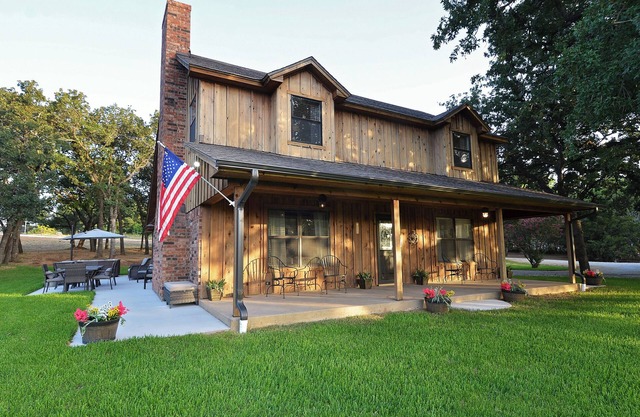 4-bedroom farmhouse in charming Burleson with WiFi, AC. Book now