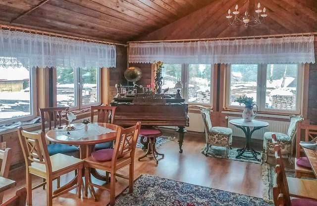 4 bedroom gorgeous home in Kamianna