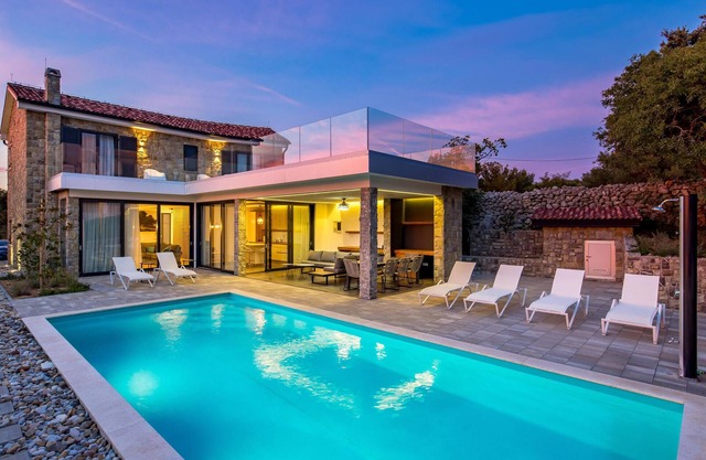 4 bedroom gorgeous home in Lun