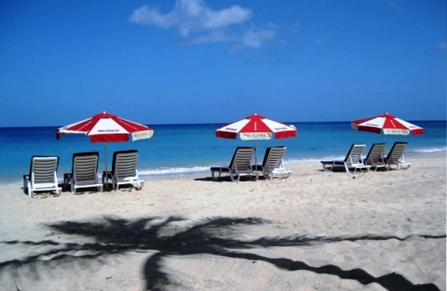 4 Bedroom Home - A 5 minute Walk to 'Toes in the Sand' at 2 Amazing Beaches!