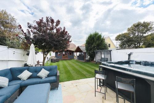 4 Bedroom House - Hot Tub - BBQ - Beach - Garden - Cinema - Parking