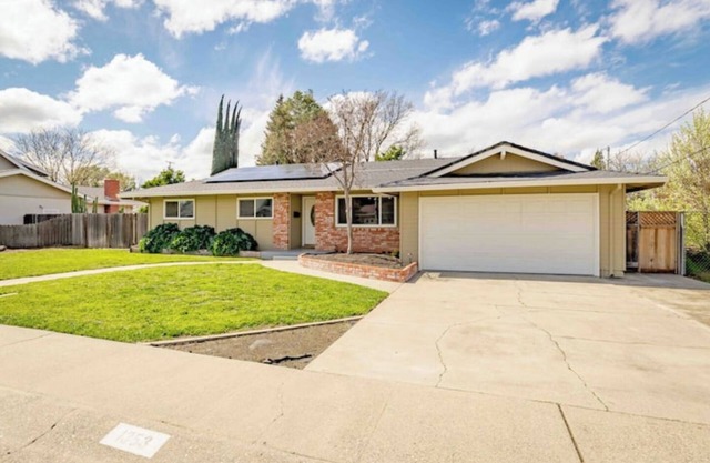 4-bedroom house w/4th room as private separate suite w/POOL