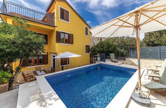 4 bedroom lovely home in Selce