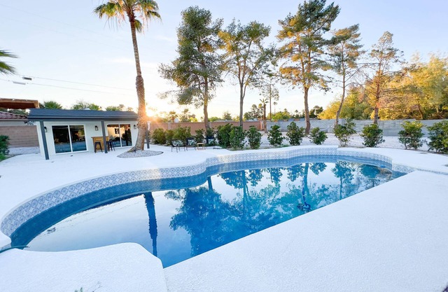 4 Bedroom Lux Estate, just minutes from the strip!