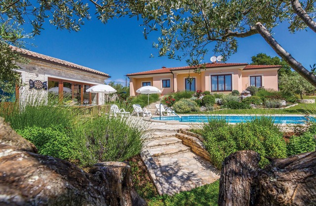 4 bedroom nice home in Buje