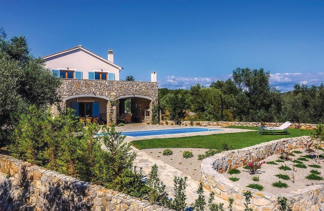 4 bedroom nice home in Zgaljici