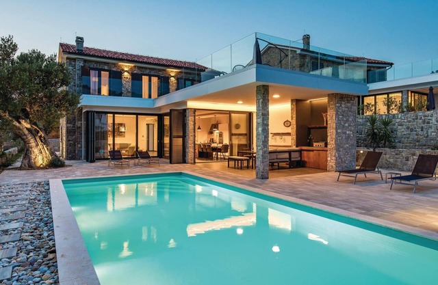 4 bedroom nice home in Lun