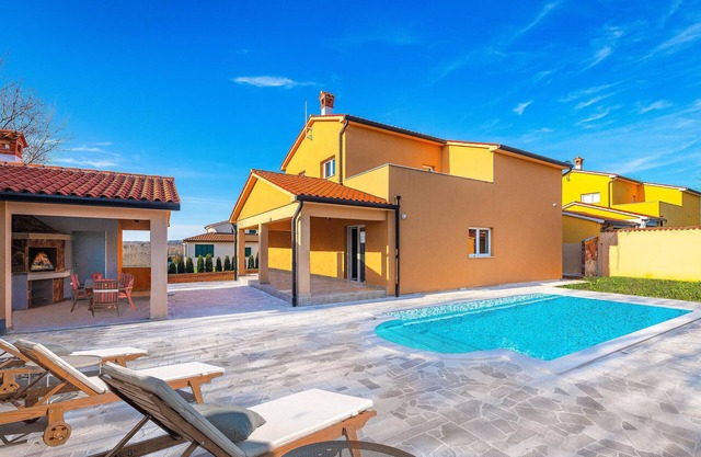 4 bedroom nice home in Topid