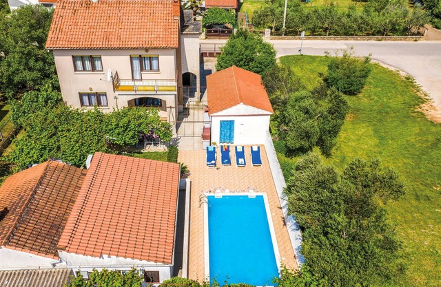 4 bedroom pet friendly home in Stinjan