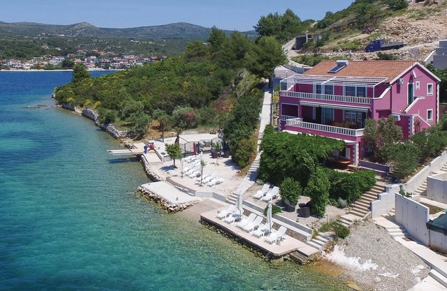 4 bedroom pet friendly apartment in Zatoglav