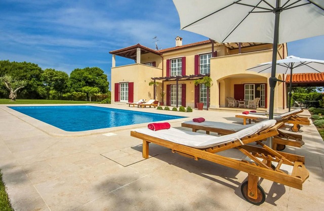 4 bedroom stunning home in Butkovici