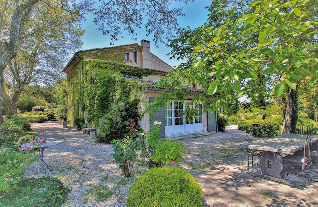 4 bedroom stunning home in Lagnes