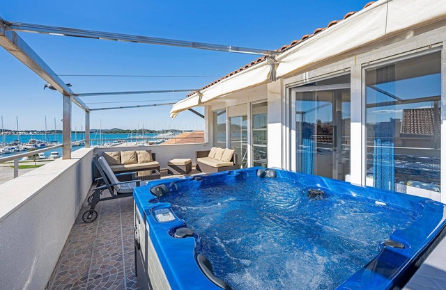 4 bedroom stunning home in Murter