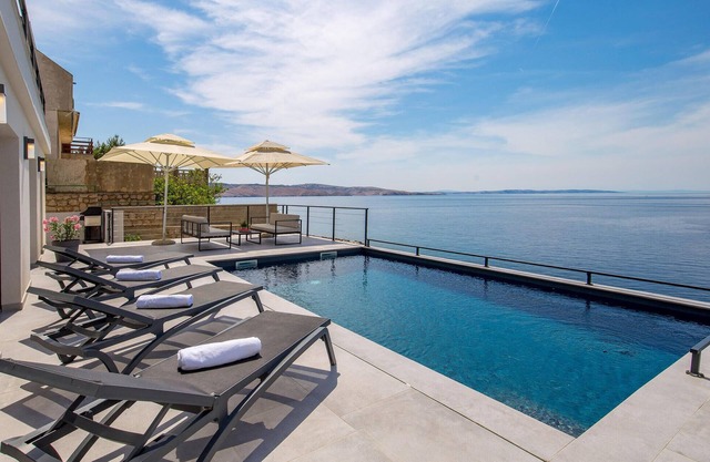 4 bedroom stunning home in Prizna