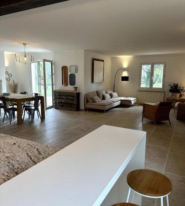 4 bedroom villa, private pool and garden