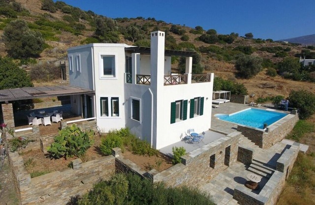 4 Bedroom villa in Andros overlooking the Aegean Sea