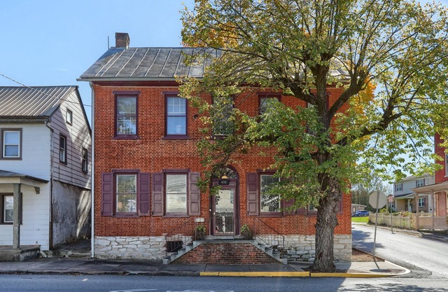 4 Bedroom w/ Firepit Walkable To Restaurants & Bars- 15 Min To Hershey!