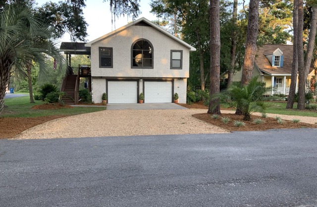 4 Bedrooms, 3 Baths, Sleeps 10 and only 5 minutes from the Beach and the Pier.