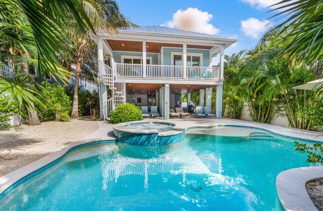 4 Beds 4.5 Bath with Pool 3 Blocks to Beach