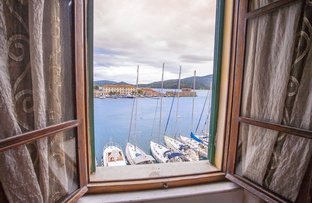 4 beds apartment La Calata Third Floor on the seafront of Portoferraio
