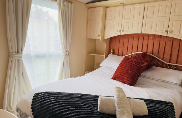 4-berth holiday home in Ingoldmells with direct beach access, perfect for family holidays.