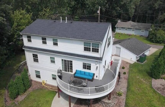 4 BR, 3 BA Family-Pet Friendly, Lake Country